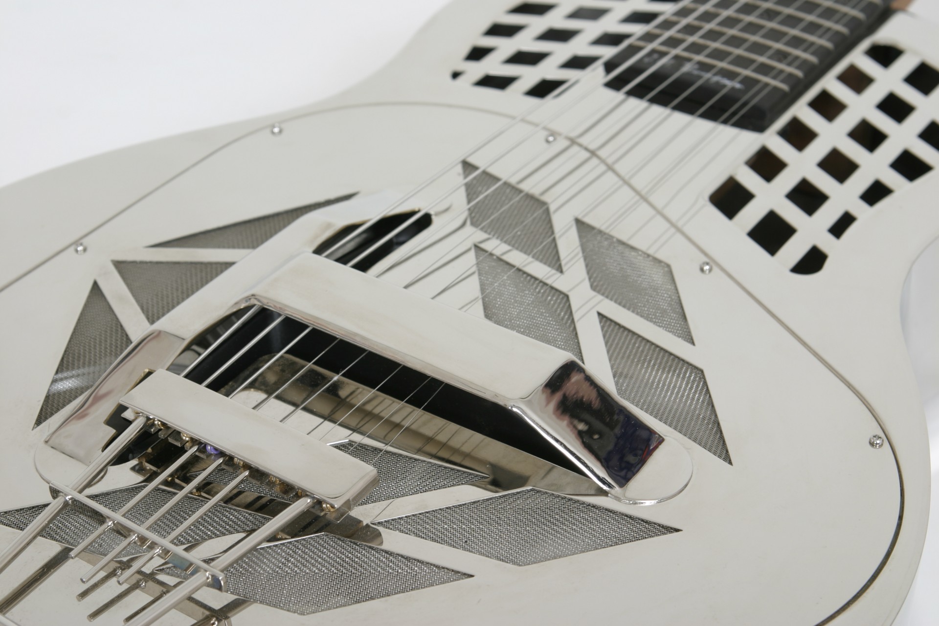 8 string resonator